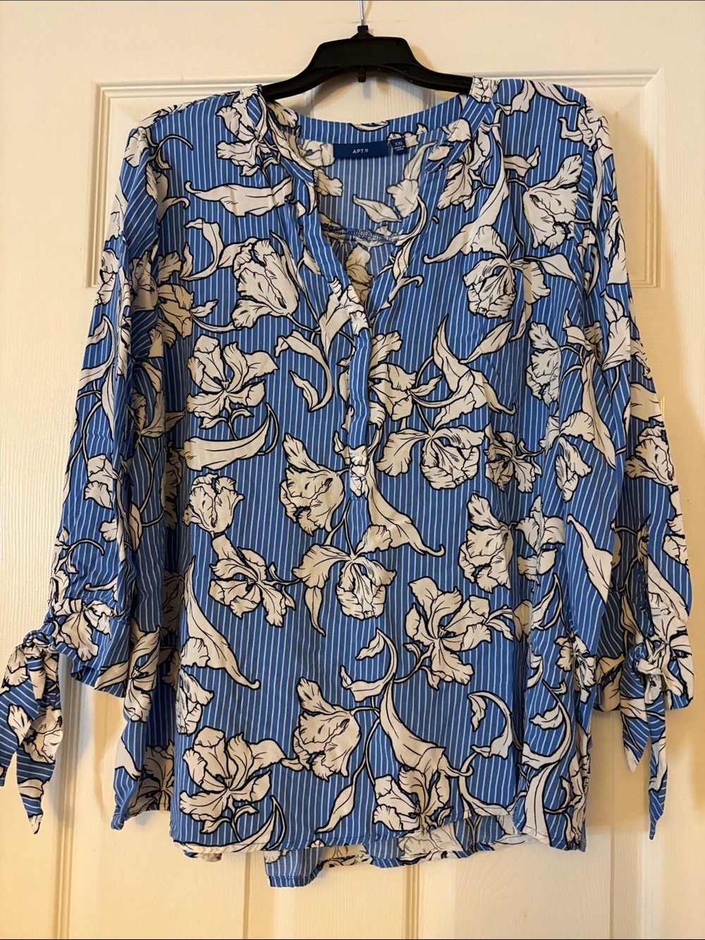 Apt. 9 Blue and White Floral Tie-Sleeve Blouse